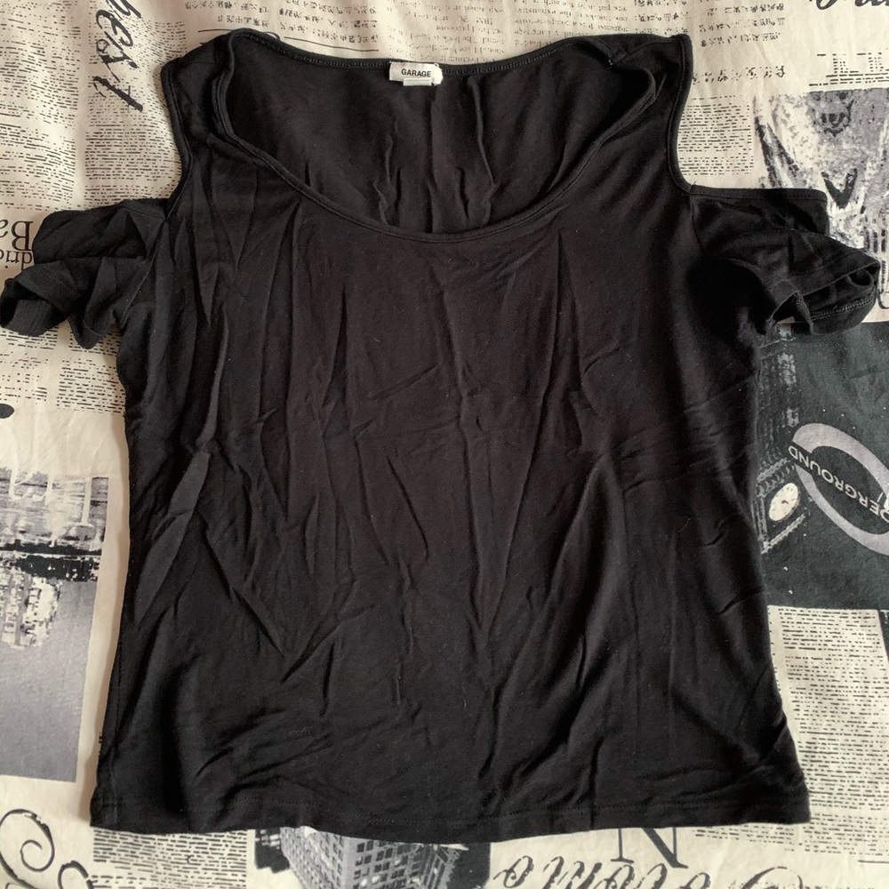 Black short sleeve shirt